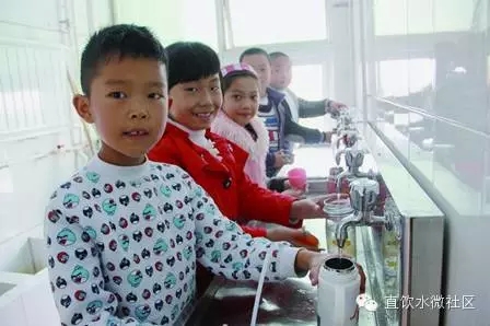 重慶高山學(xué)校教室有了直飲水設備